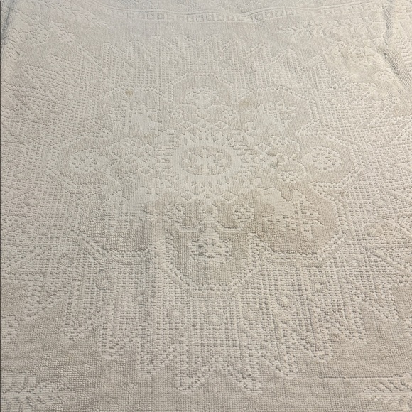 Vintage hobnail bedspread —Queen - Picture 10 of 11